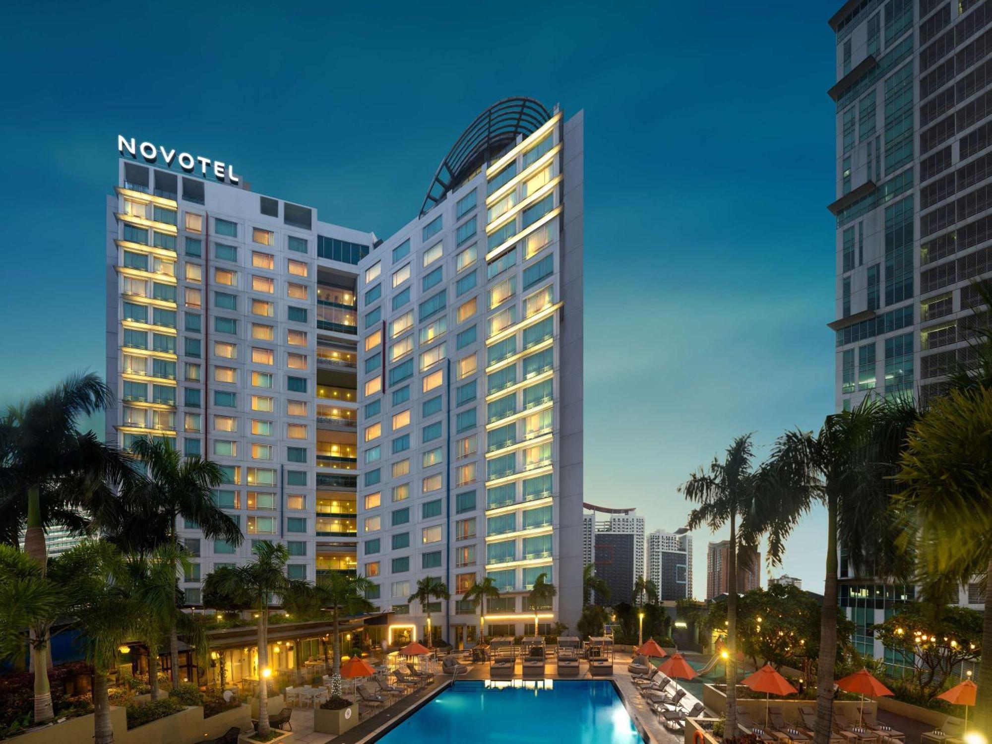 Novotel Manila Araneta City Hotel Exterior photo